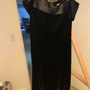 Sleeveless velvet and satin dress